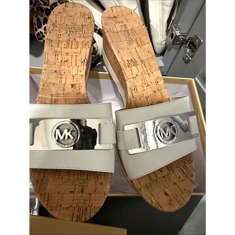 🎉Final deal🎉Michael Kors Platform Sandal